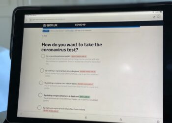 The UK Government website offers Covid 19 tests to key workers, however the limited number of available tests mean they are allocated within 15 minutes of the site going live.