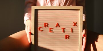 Just an aware, present woman re-birthing/re-creating her own world anew with the power of conscious intent, aligned action, passion and creativity ... Life is/as art from the heart ❤️💃☀️📷😻