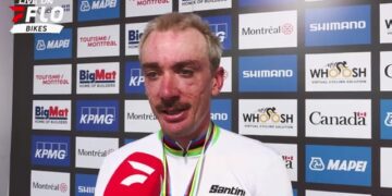 Brandon McNulty in de regenboogtrui na de WK-wegrit in Montreal