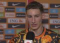 Ruben van Bommel in het shirt van Oranje tijdens een interview na zijn debuut