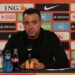 Bondscoach Xavi Hernández tijdens een persconferentie van Oranje