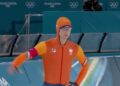 Jenning de Boo in het oranje schaatspak bij de olympische 500 meter in Milaan