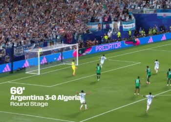 Lionel Messi viert een doelpunt voor Argentinië op het WK 2026 tegen Algerije