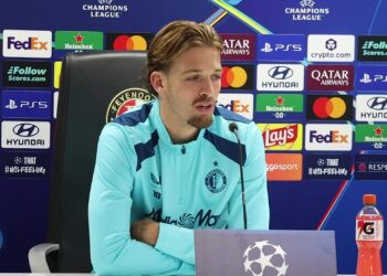 Luciano Valente van Feyenoord tijdens een persconferentie voor de Champions League