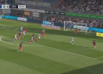Feyenoord in de aanval bij PEC Zwolle, de wedstrijd waarin Nacho Ferri drie keer scoorde