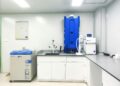 Wasmachines naast elkaar in een testlaboratorium