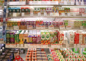 Supermarktschap met elektronische prijskaartjes