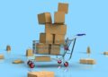 Stapel pakketjes van een webwinkel bij de voordeur
