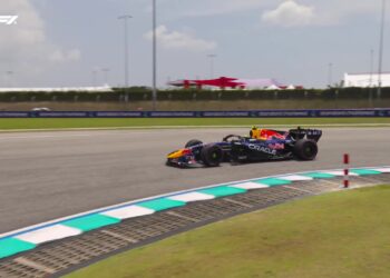 Formule 1-auto op het circuit van Sepang tijdens de eerste vrije training