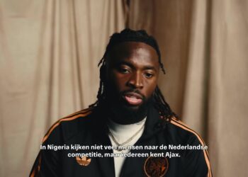 Tolu Arokodare in de presentatievideo van Ajax